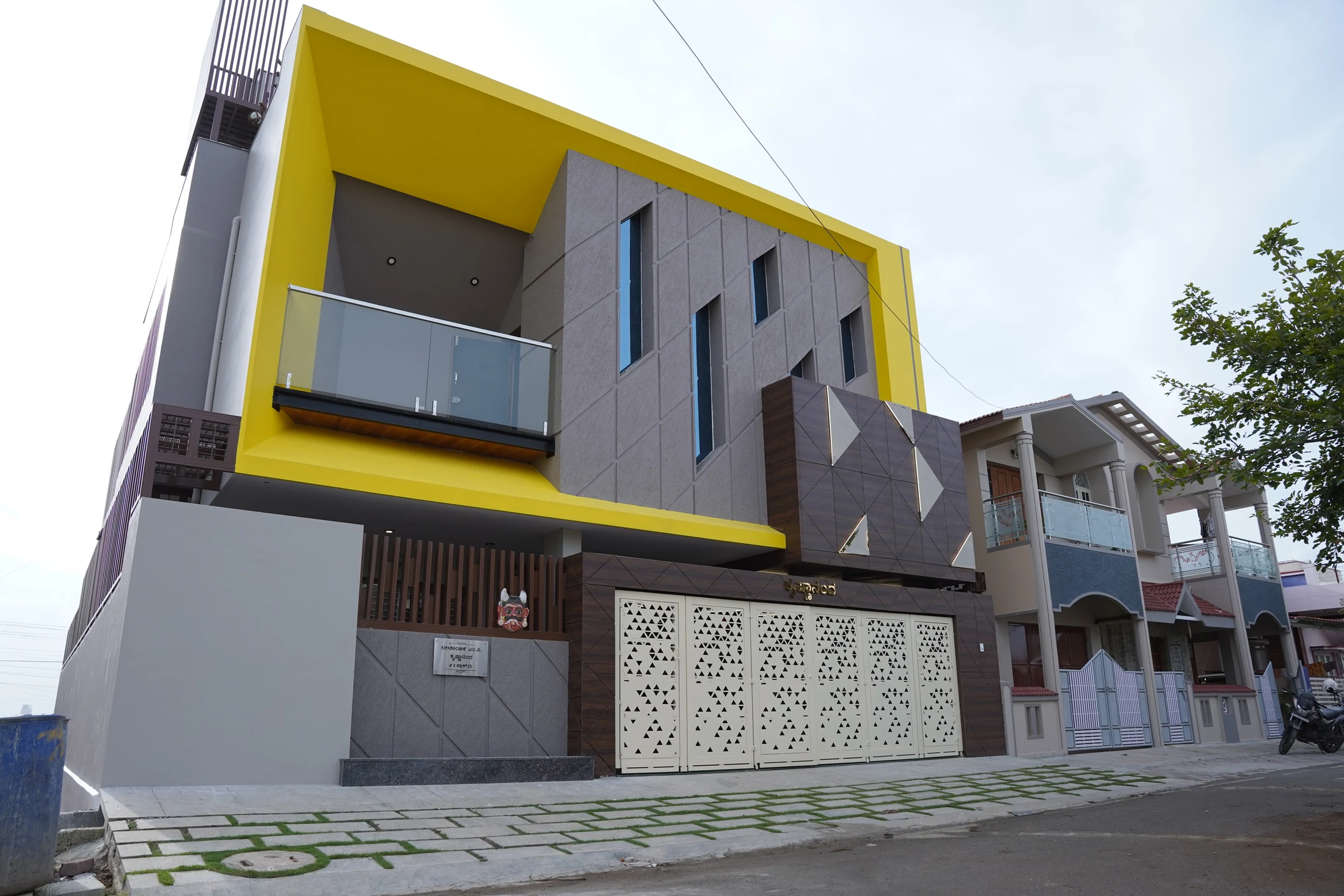 Naveen Residence by Nakhsha Homes
