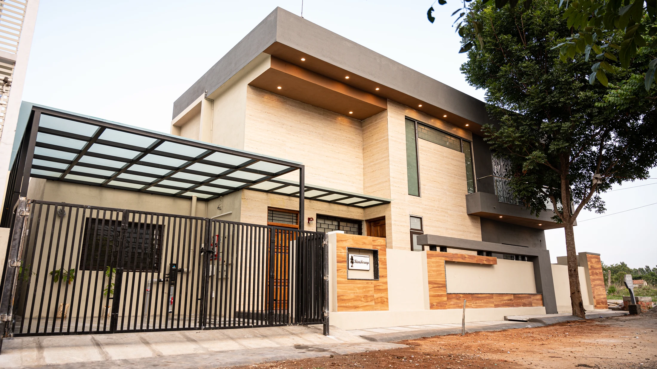 Nikhil Prabhu Residence by Nakhsha Homes